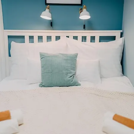 Orangehomes One Bedroom Art Apartment *