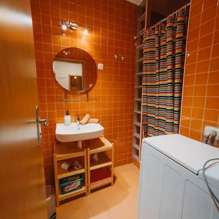 Apartman Orangehomes One Bedroom Art *